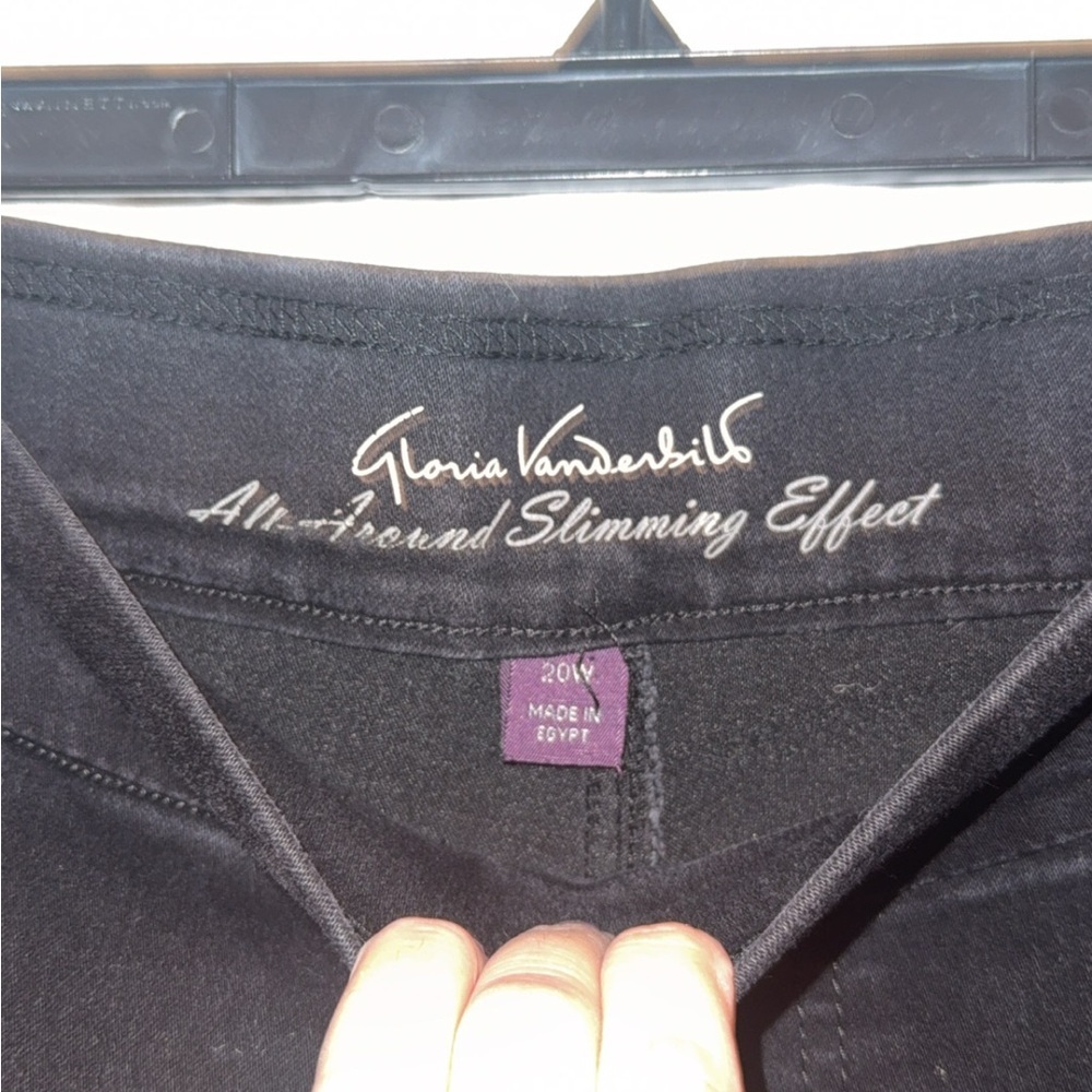 Gloria Vanderbilt Black Pull-On Jeans - Picture 3 of 3